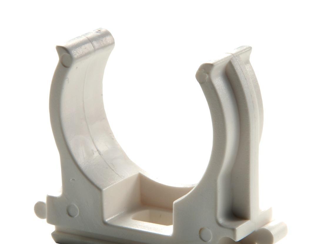 Príchytka PVC trubky 20 mm Artiplastic (100ks/bal)